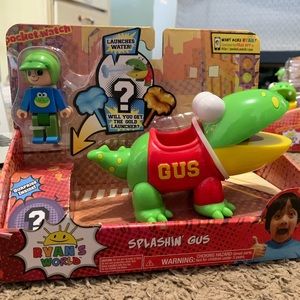RYANS WORLD splashin’ gus and action fig